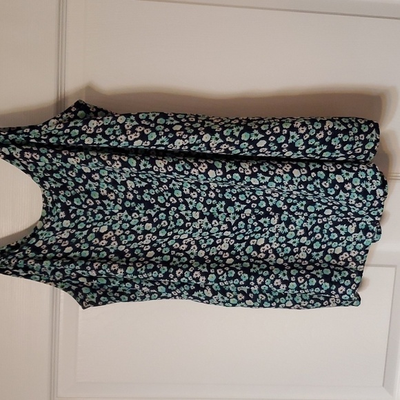 Torrid black floral tank top with adjustable straps. Size 1 - Picture 8 of 9